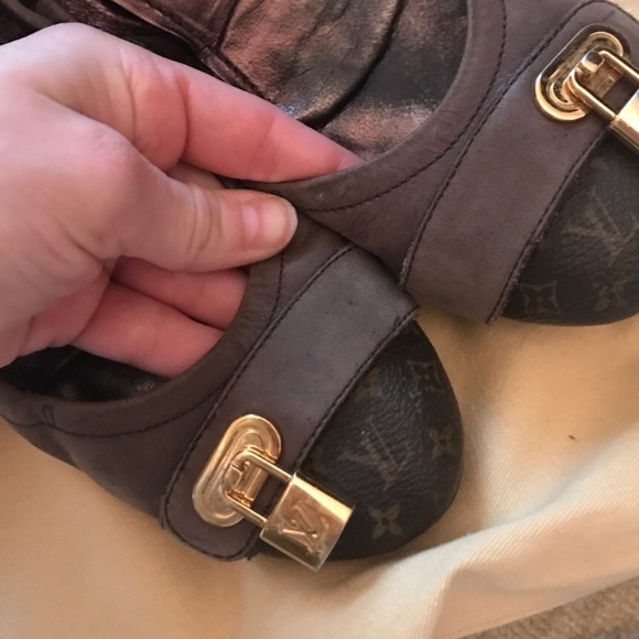Classic Louis Vuitton Flats - Picture 6 of 8